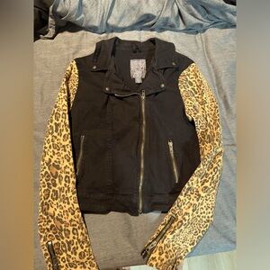 Guess black and leopard stretchy jean jacket